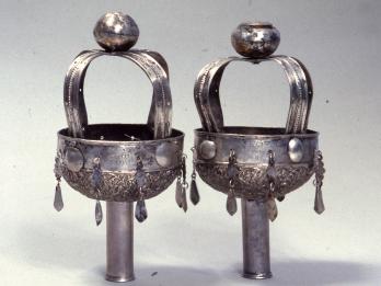 Pair of finials with balls on top.