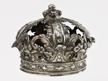 Torah Crown Crown with punched and engraved leaves, vines, and jewels.