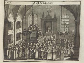 Print engraving of large group of people in room with vaulted ceiling, raised platform on left side, open Torah ark, and balcony. 