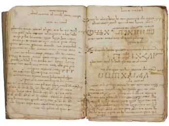 Facing-page manuscript with Hebrew text and letter formations. 