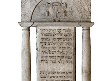Rectangular tombstone of Hebrew inscriptions.