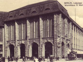 Postcard depicting exterior of building with many columns built into its walls.