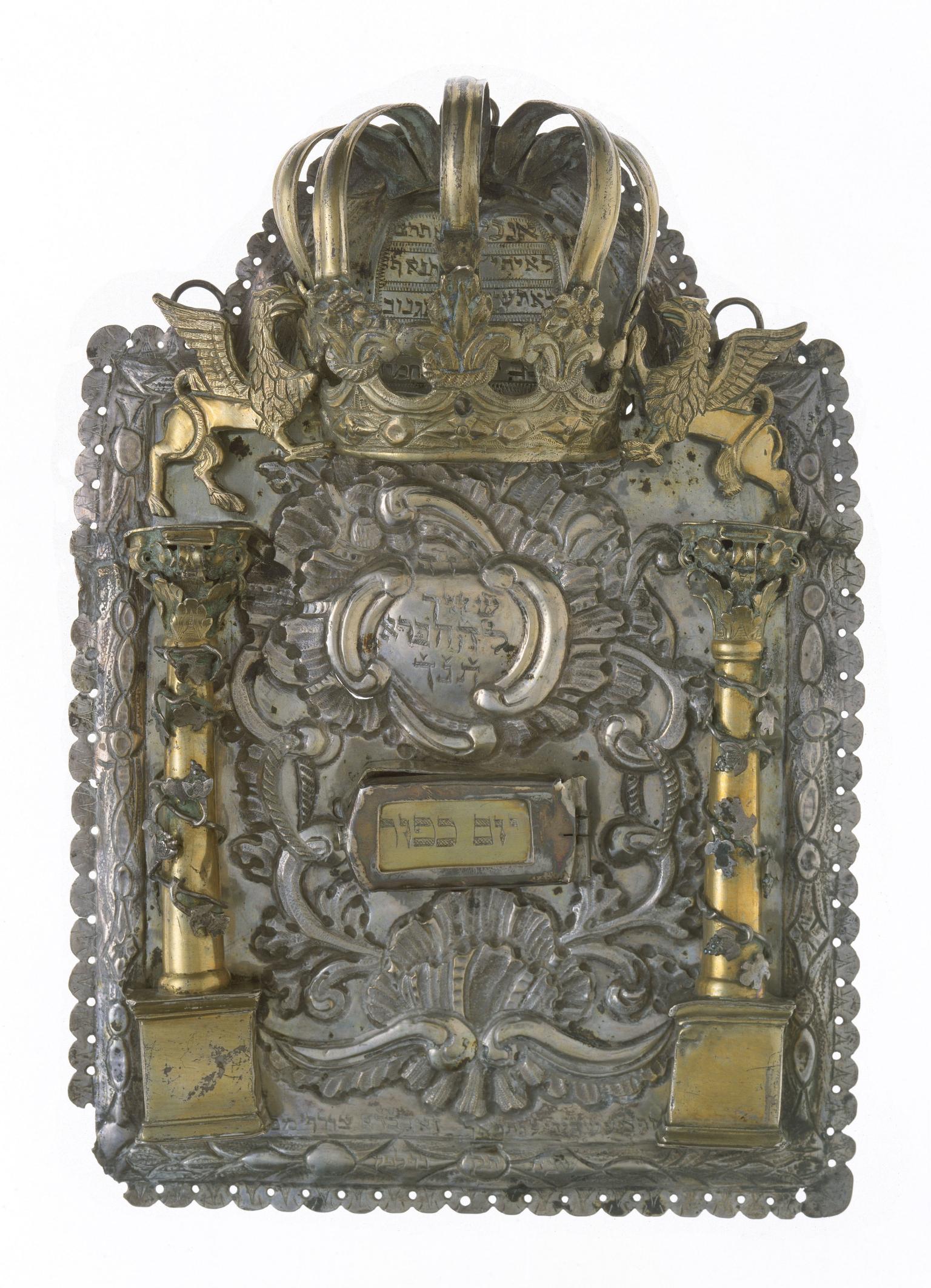 Shield with Hebrew text, gold columns, griffins, and crown on top.