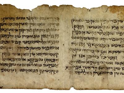 Facing pages of parchment with Hebrew script.