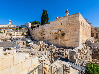 Several stone buildings with multi-layered stone ruins between them.
