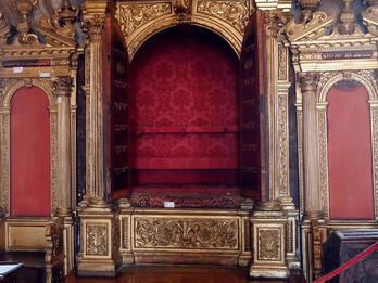Scuola Grande Tedesca, Venice Photograph of oval room with central platform with columns.
