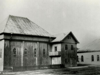 Chodorów Synagogue, Poland Exterior photograph of wooden building.