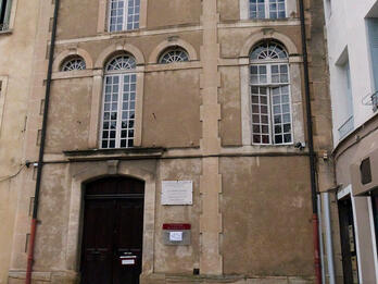 Carpentras Synagogue, France Exterior photograph of building facade with arched windows.