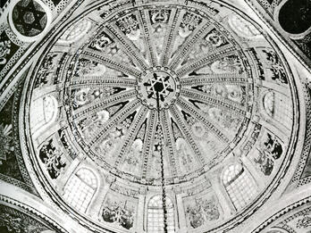 Sha‘ar Hashamayim Synagogue Dome Photograph of domed ceiling covered with geometric shapes, including Stars of David.