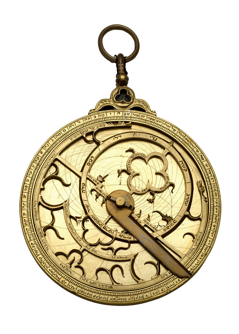 Watch-like device with concentric circles, inner geometric shapes and hands.