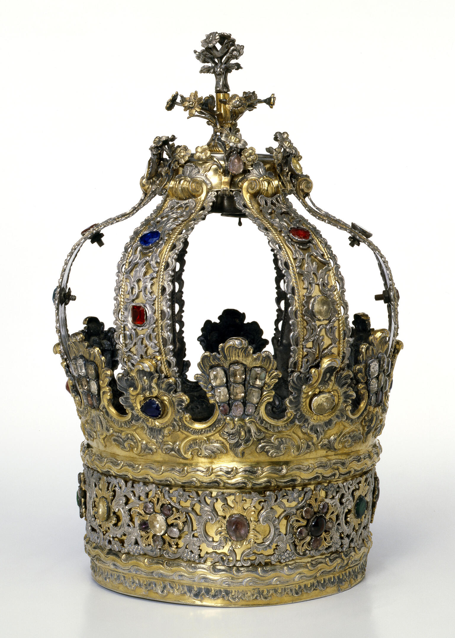 Crown carved with decorative motifs and inlaid with precious stones.