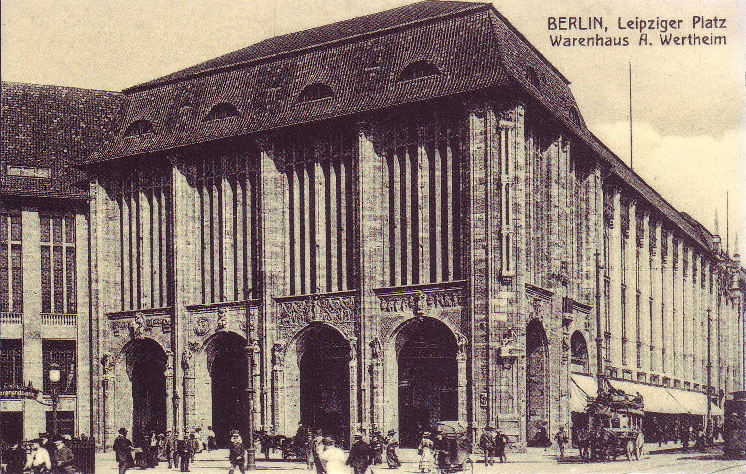 Postcard depicting exterior of building with many columns built into its walls. Postcard depicting exterior of building with many columns built into its walls.