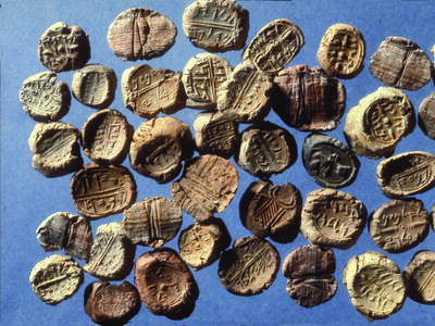40 clay seals showing impressions of images or alphabetic inscriptions.