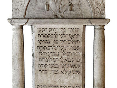 Rectangular tombstone of Hebrew inscriptions.