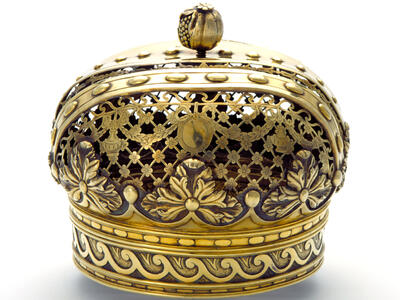 Gold crown decorated with floral motifs.
